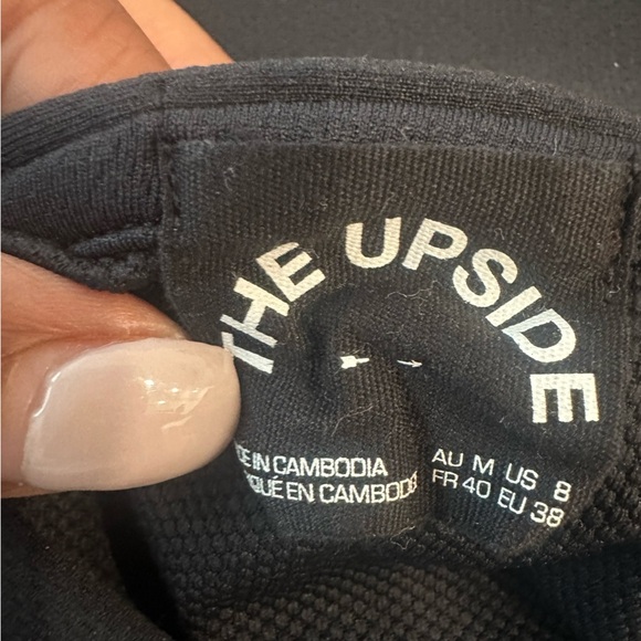 THE UPSIDE Bruce Small Crop Top Carbon Size 8 Navy and Black Long Sleeve Top - Picture 6 of 6